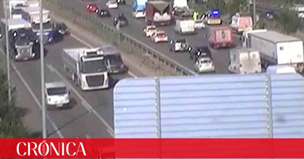 Un accidente múltiple provoca colas kilométricas en la AP 7