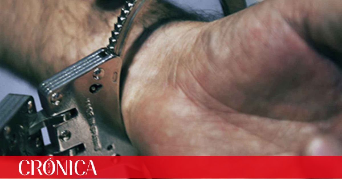 Detenido Por Atracar Con Un Cuchillo Una Tienda De Nou Barris