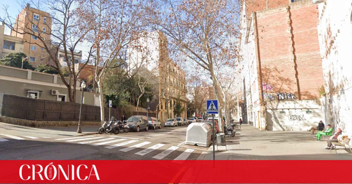 Accidente En Poble Sec Un Hombre Resulta Herido Tras Volcar Su Coche Y