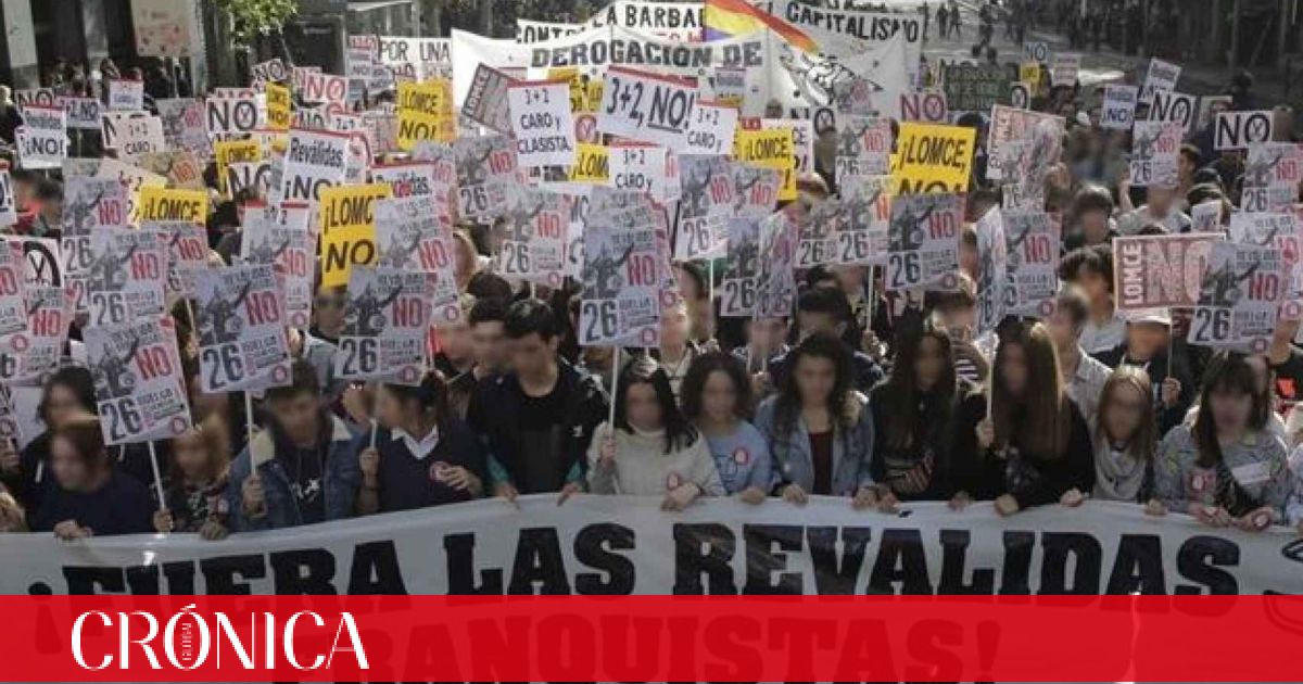 Más de 3 000 estudiantes protestan en Barcelona contra las reválidas