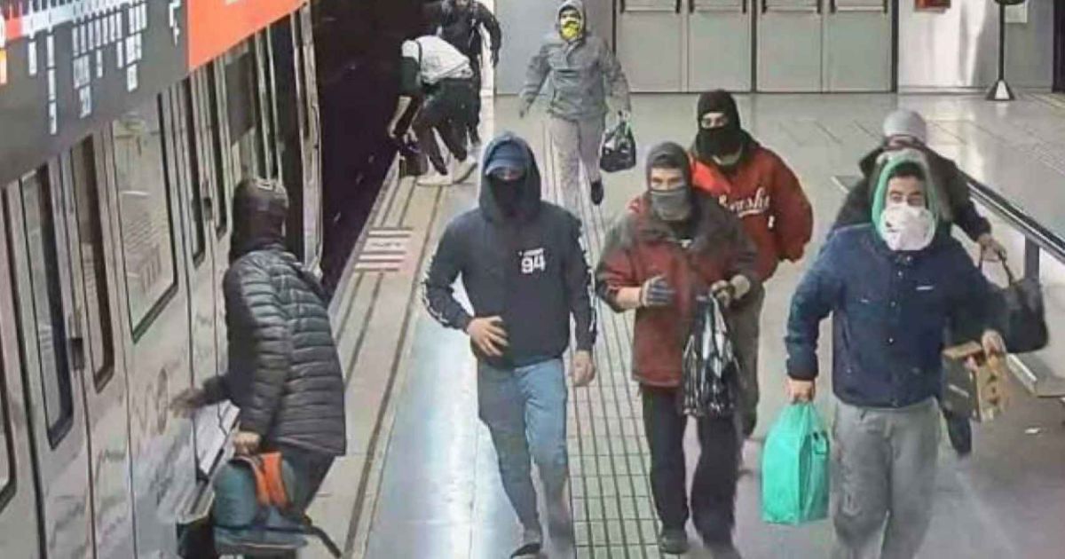 M S De Treinta Grupos De Grafiteros Act An En El Metro De Bcn