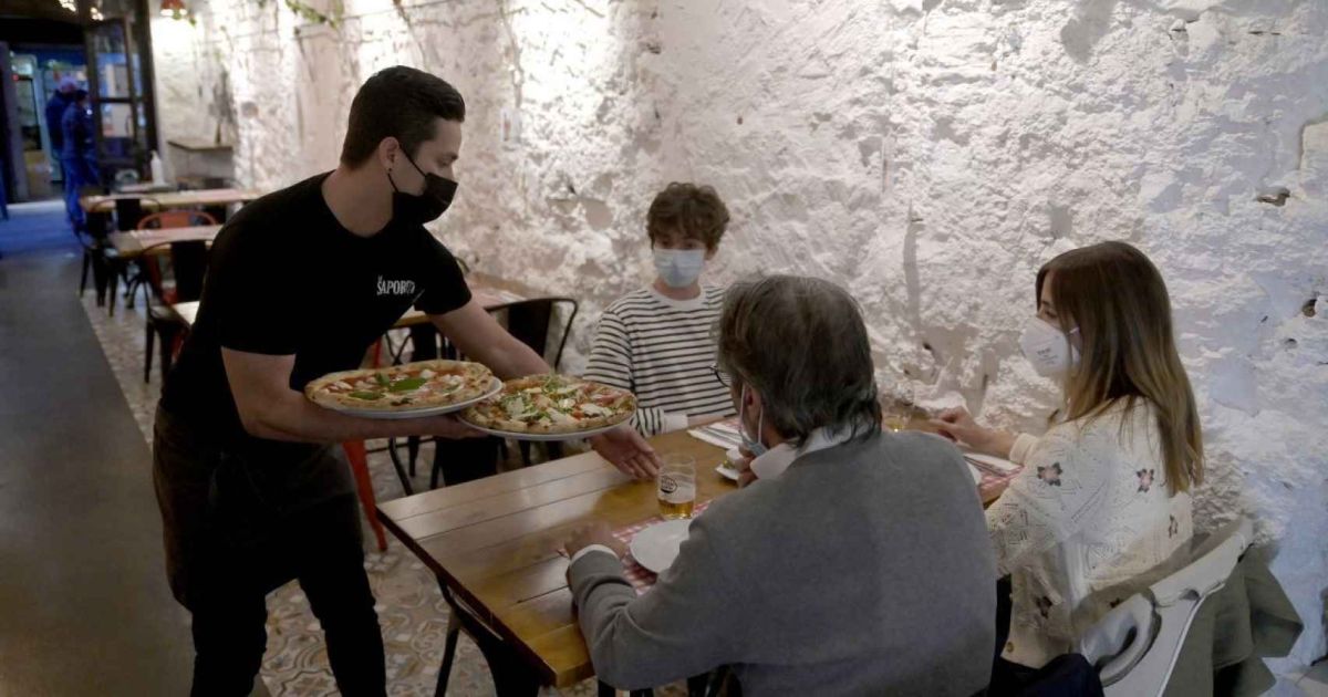 Cataluña recupera el 100 de los aforos en bares y restaurantes