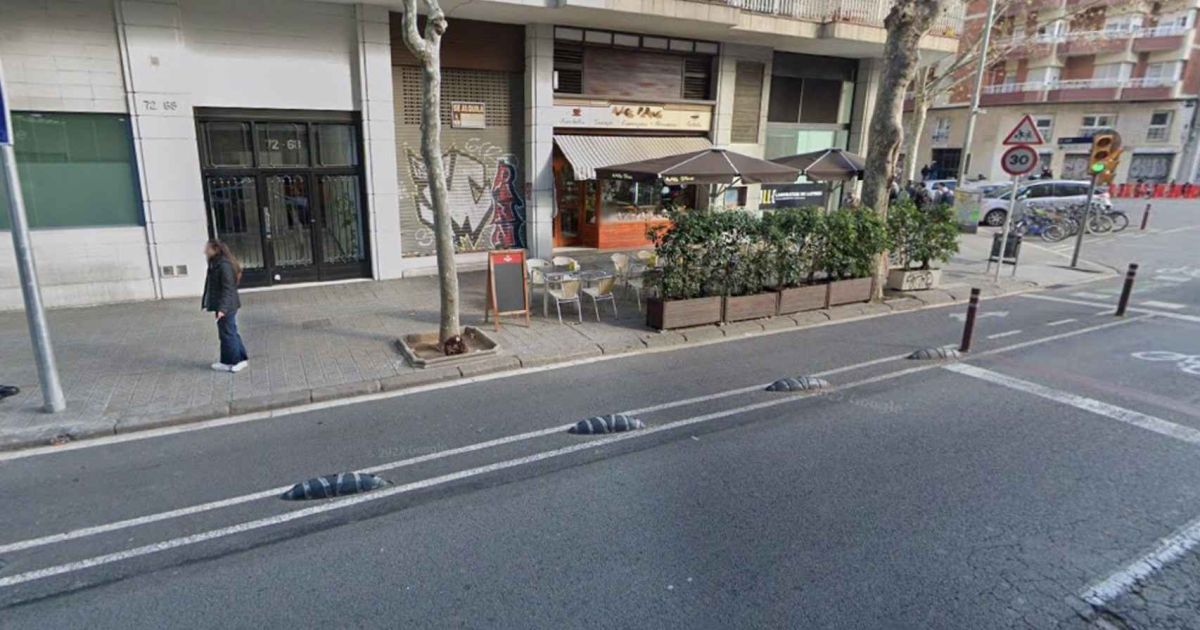 Colau obligará al coche a circular por un solo carril en la calle de