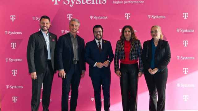 Directivos de T-Systems, junto al presidente de la Generalitat, Pere Aragonès, durante la presentación de la nueva sede en el 22@ Nord de Barcelona / EP