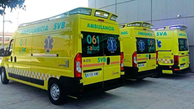 Imagen de tres ambulancias de transporte urgente en Aragón / Cedida