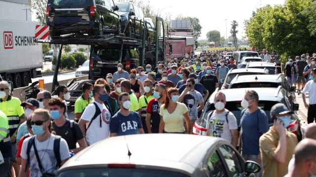 Trabajadores de Nissan durante las protestas de este jueves / EFE