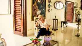 Un anfitrión de Airbnb en Cuba en su apartamento.