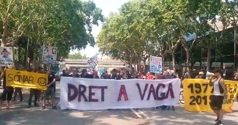 Los 'riggers' de Fira de Barcelona durante una concentración por el derecho a huelga / SINDICAT DE RIGGERS