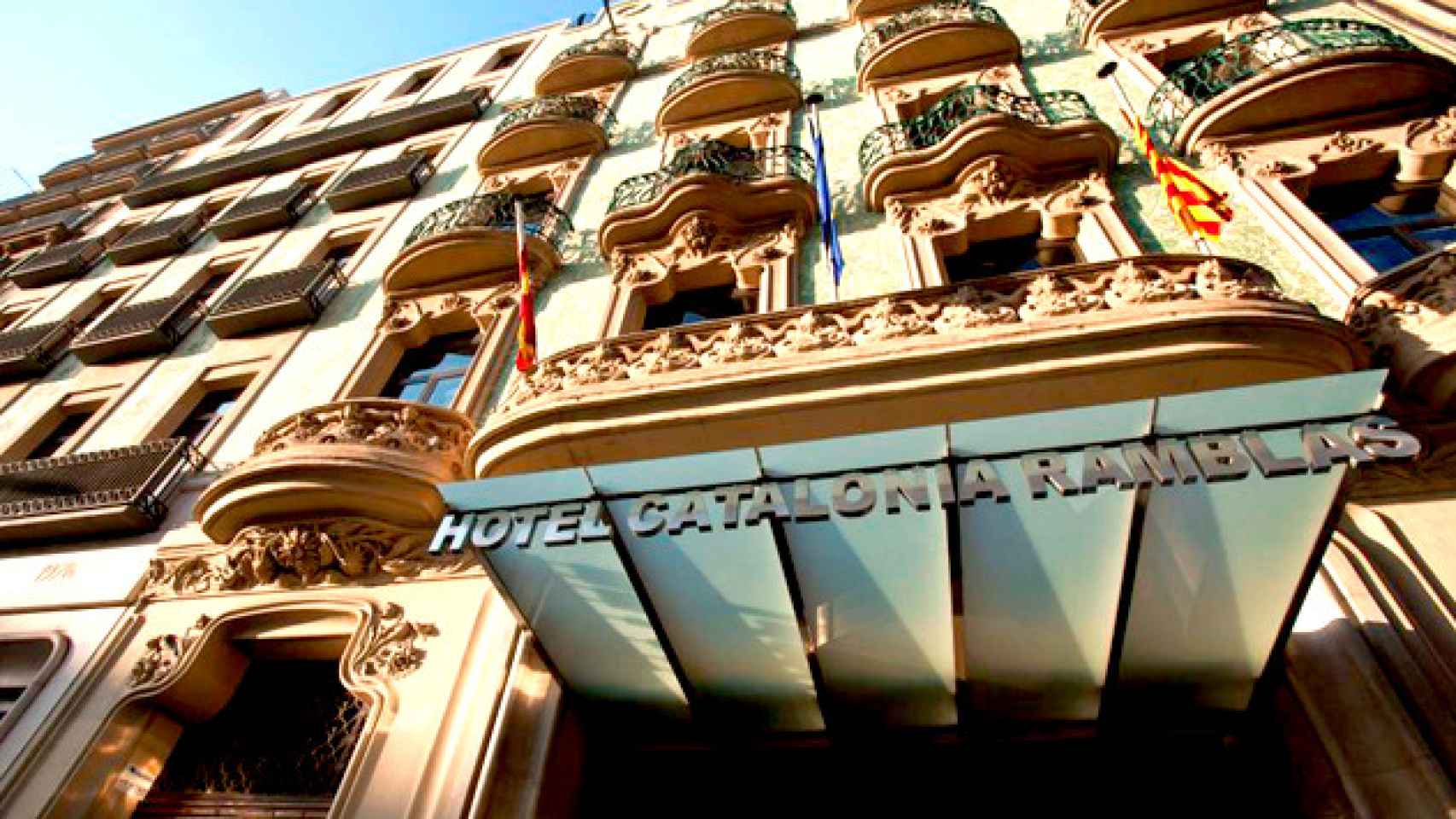 Fachada del Hotel Catalonia Ramblas / HOTELES CATALONIA