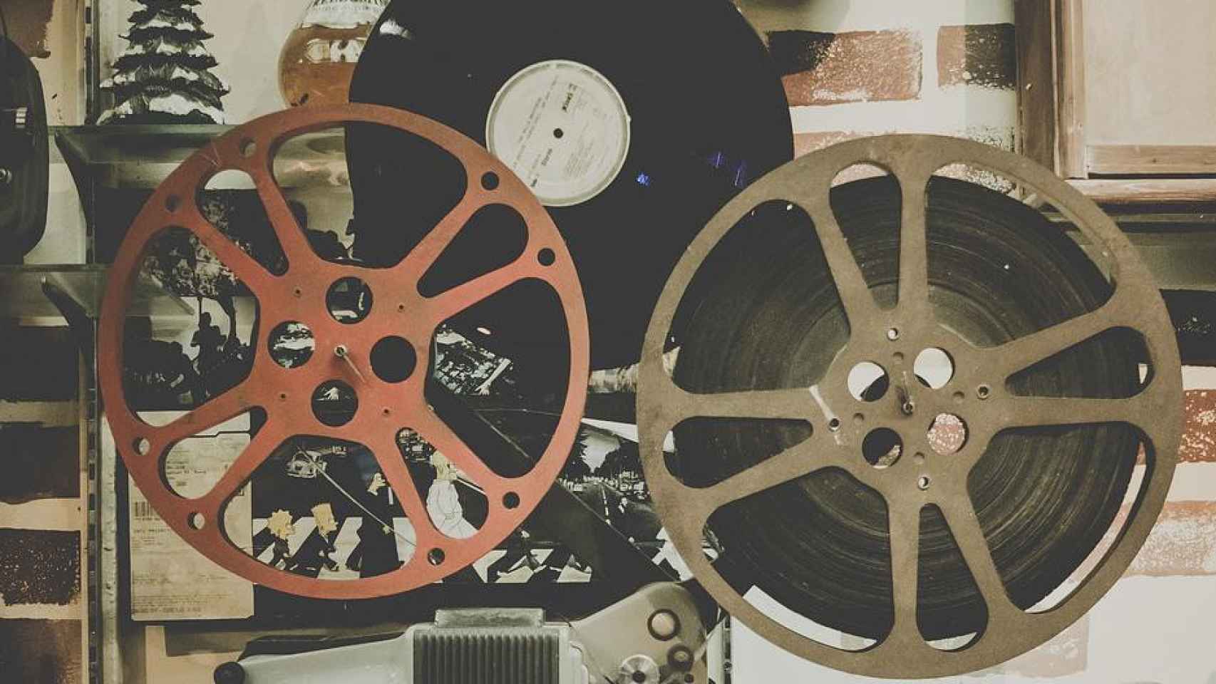 Imagen de una  máquina de cine antigua / PIXABAY