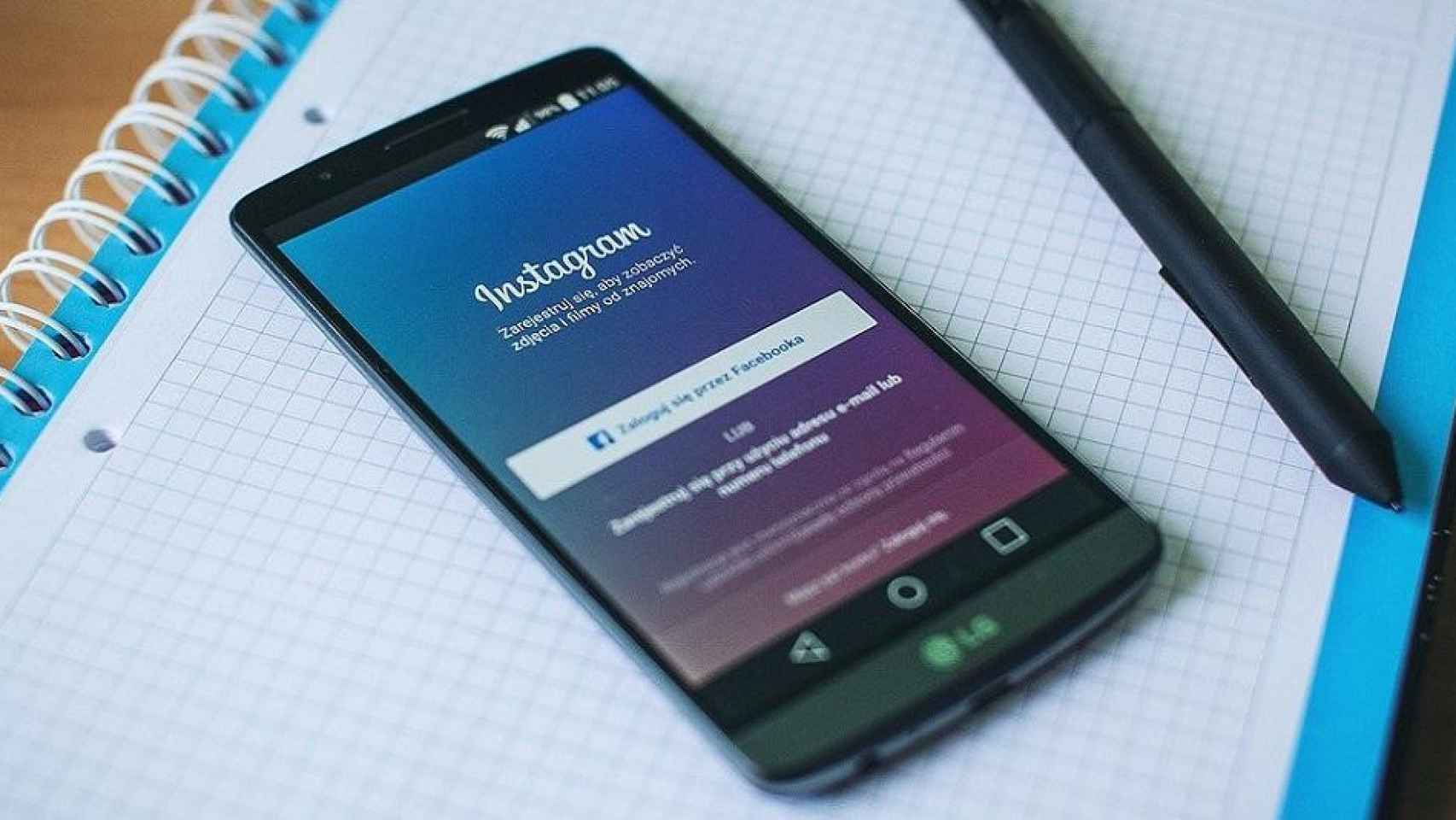 Un smartphone con una cuenta de Instagram / Freestocks EN PIXABAY