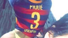 La Miss Bum Bum Suzy Cortez con la camiseta de Gerard Piqué / CD