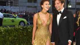 Irina Shayk y Bradley Cooper eclipsan al resto de parejas en la gala Met