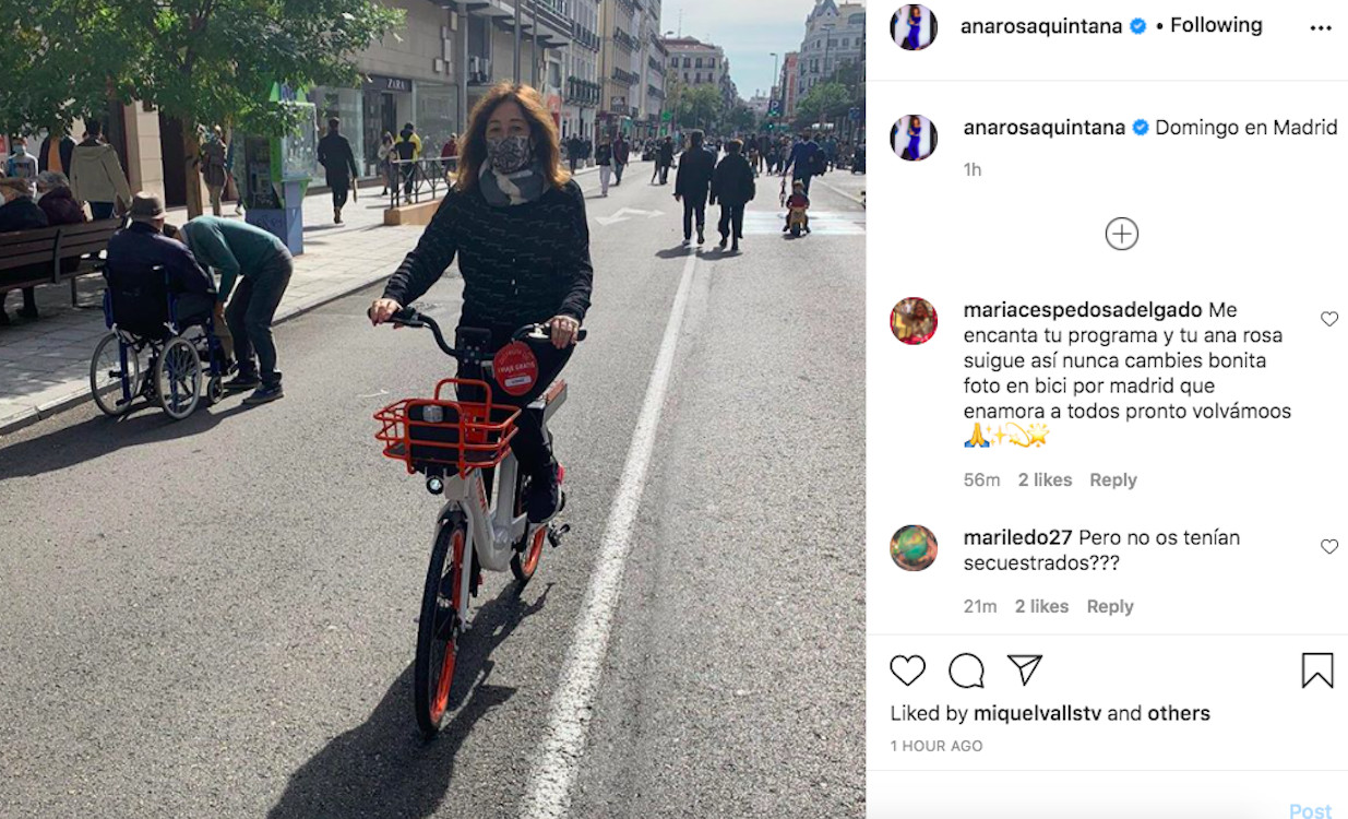 Ana Rosa Quintana recorre las calles del centro de Madrid en bici / INSTAGRAM