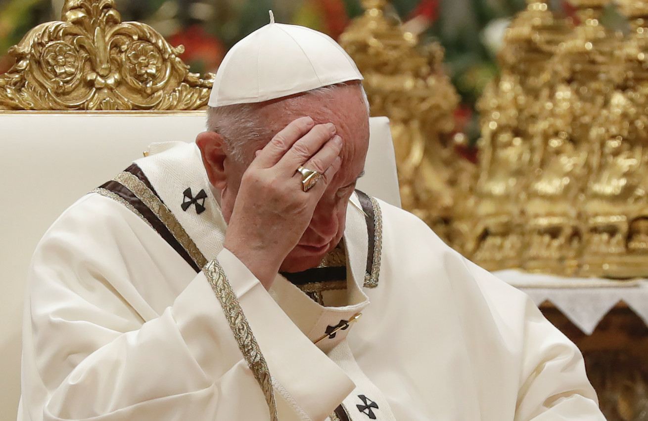 El Papa Francisco sufriendo los síntomas de un resfriado y con fuerte dolor de cabeza / AGENCIAS