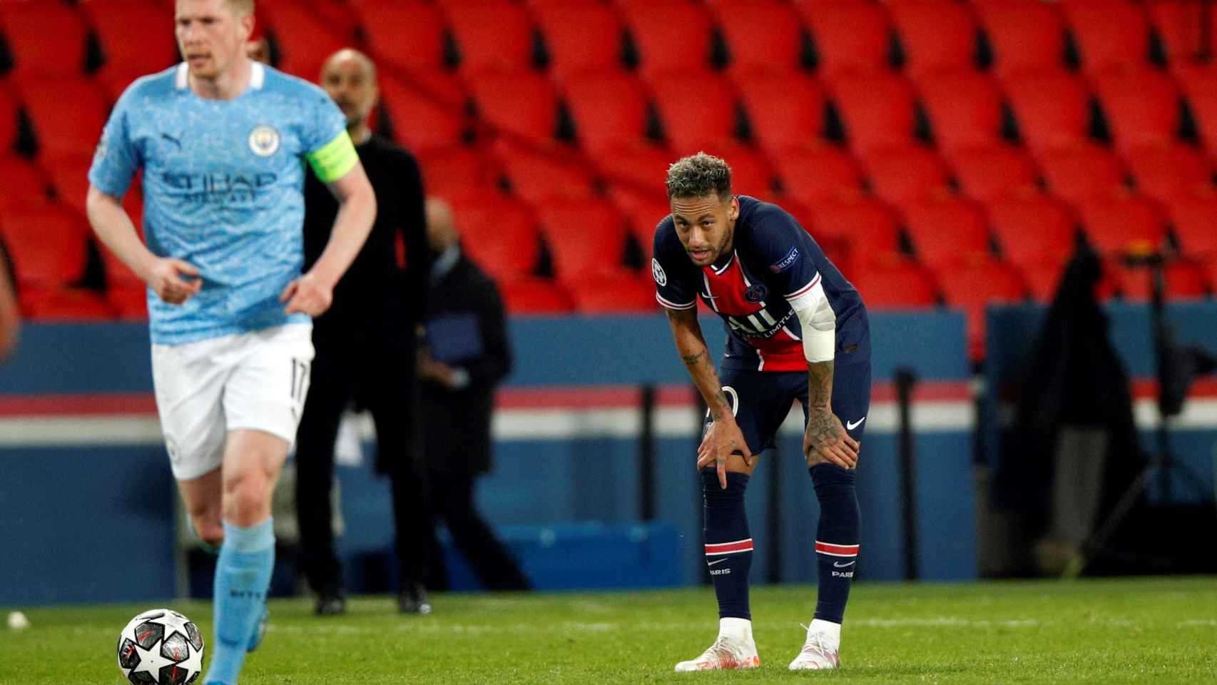 Neymar lamentando uno de los goles del City / EFE