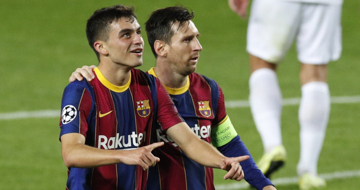 Pedri y Messi celebran un gol del Barça / EFE