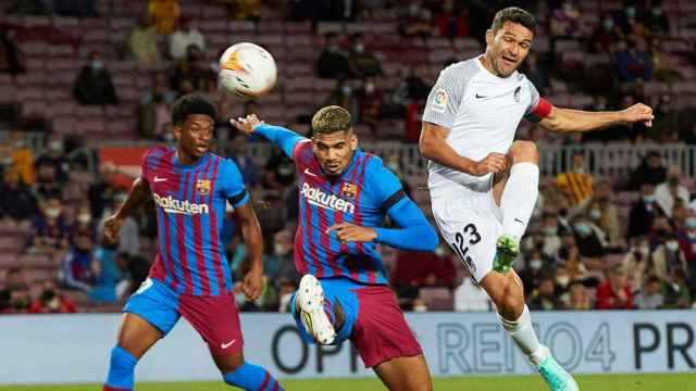 Araujo salva al Barça de otra derrota dolorosa en el Camp Nou / EFE