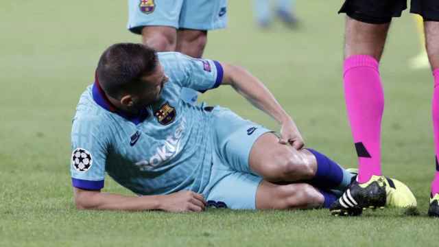 Una foto de Jordi Alba lesionado en el Borussia Dortmund -Barça / FCB