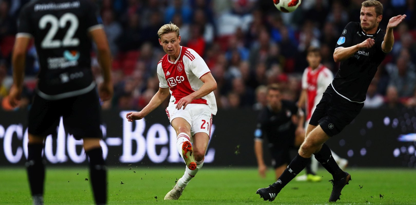Frenkie de Jong jugando con el Ajax en Champions League / EFE