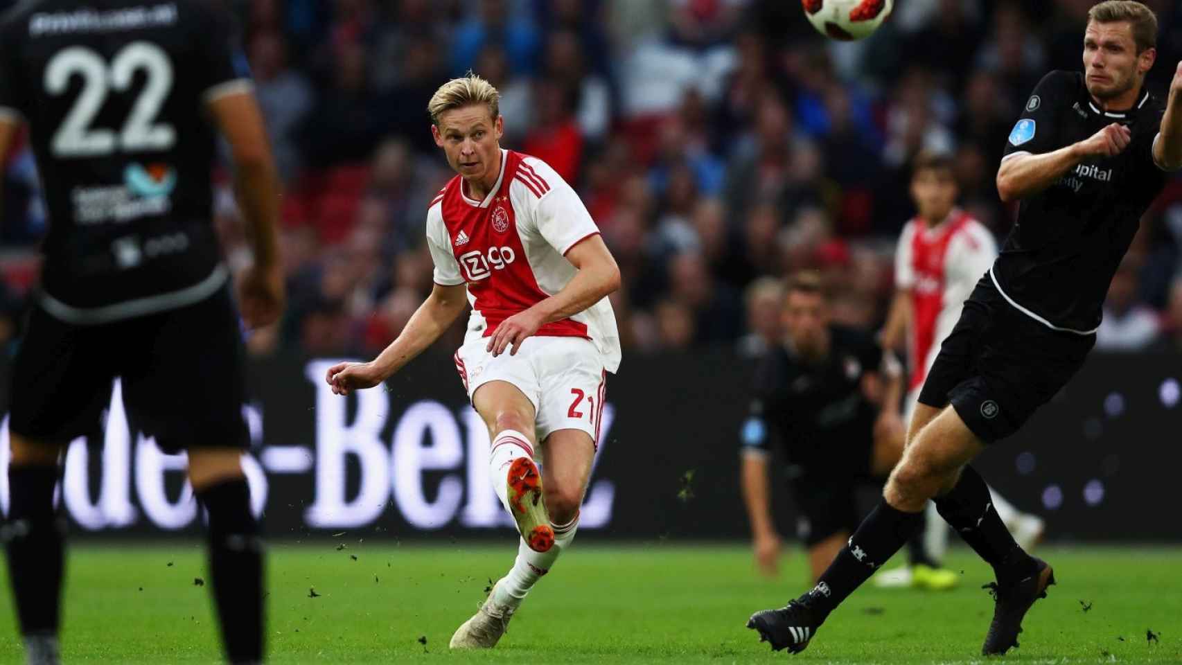 Frenkie de Jong jugando con el Ajax en Champions League / EFE