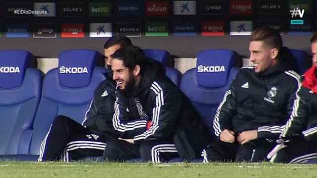 Una foto de Isco Alaracón en el banquillo de Cornellà durante el RCD Espanyol - Real Madrid