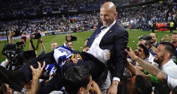 Zidane, celebrando una Champions con el Real Madrid | EFE