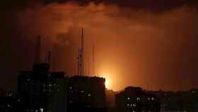 Un cohete israelí estalla en Gaza este martes / MOHAMMED SABER - EFE