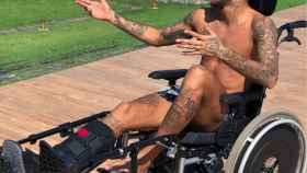 Una foto de Neymar intentando homenajear a Stephen Hawking