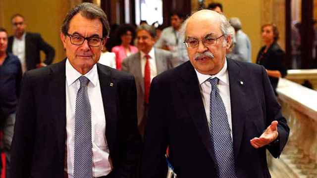 El expresidente de la Generalitat, Artur Mas, y su 'exconseller' de Economía, Andreu Mas-Colell, en una imagen de archivo / EFE