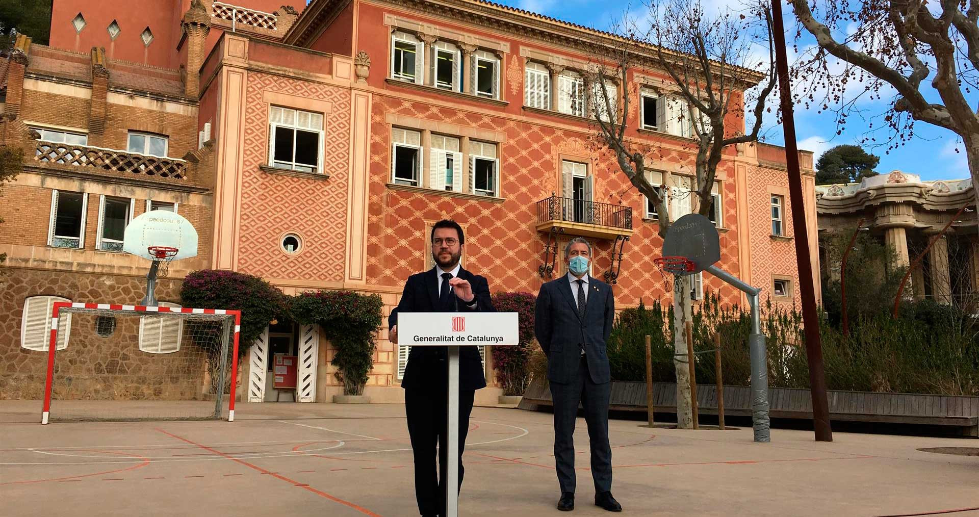 El presidente de la Generalitat, Pere Aragonès, y el 'conseller' de Educación, Josep Gonzàlez-Cambray / EUROPA PRESS