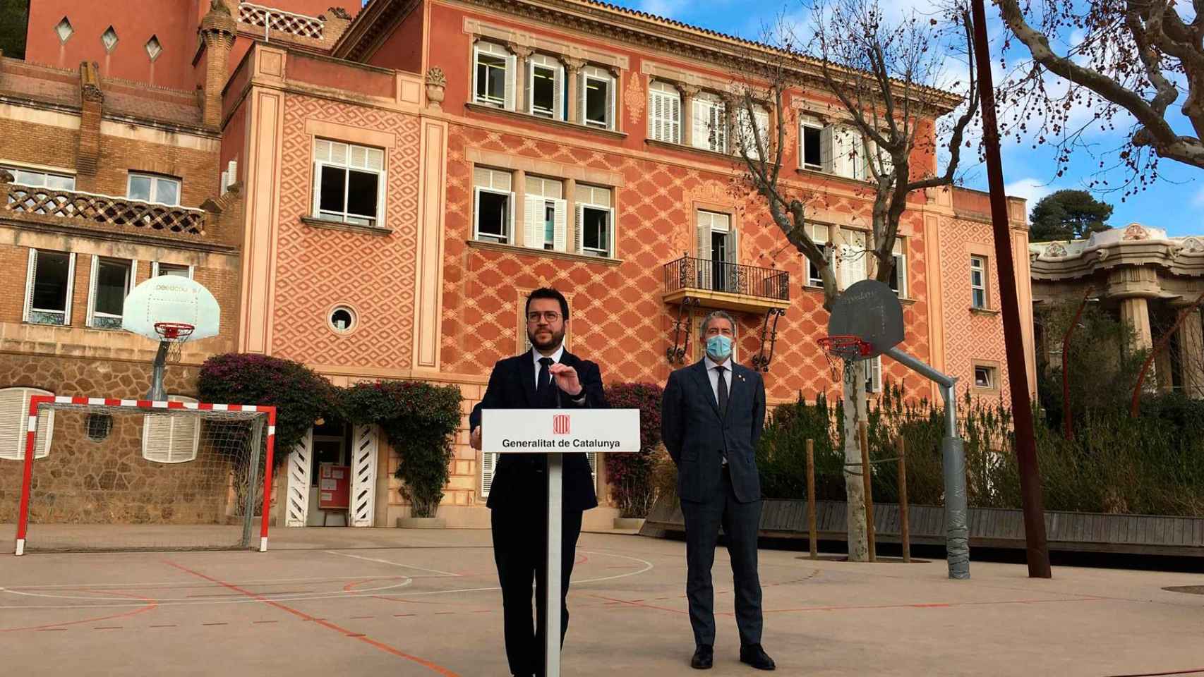 El presidente de la Generalitat, Pere Aragonès, y el 'conseller' de Educación, Josep Gonzàlez-Cambray / EUROPA PRESS