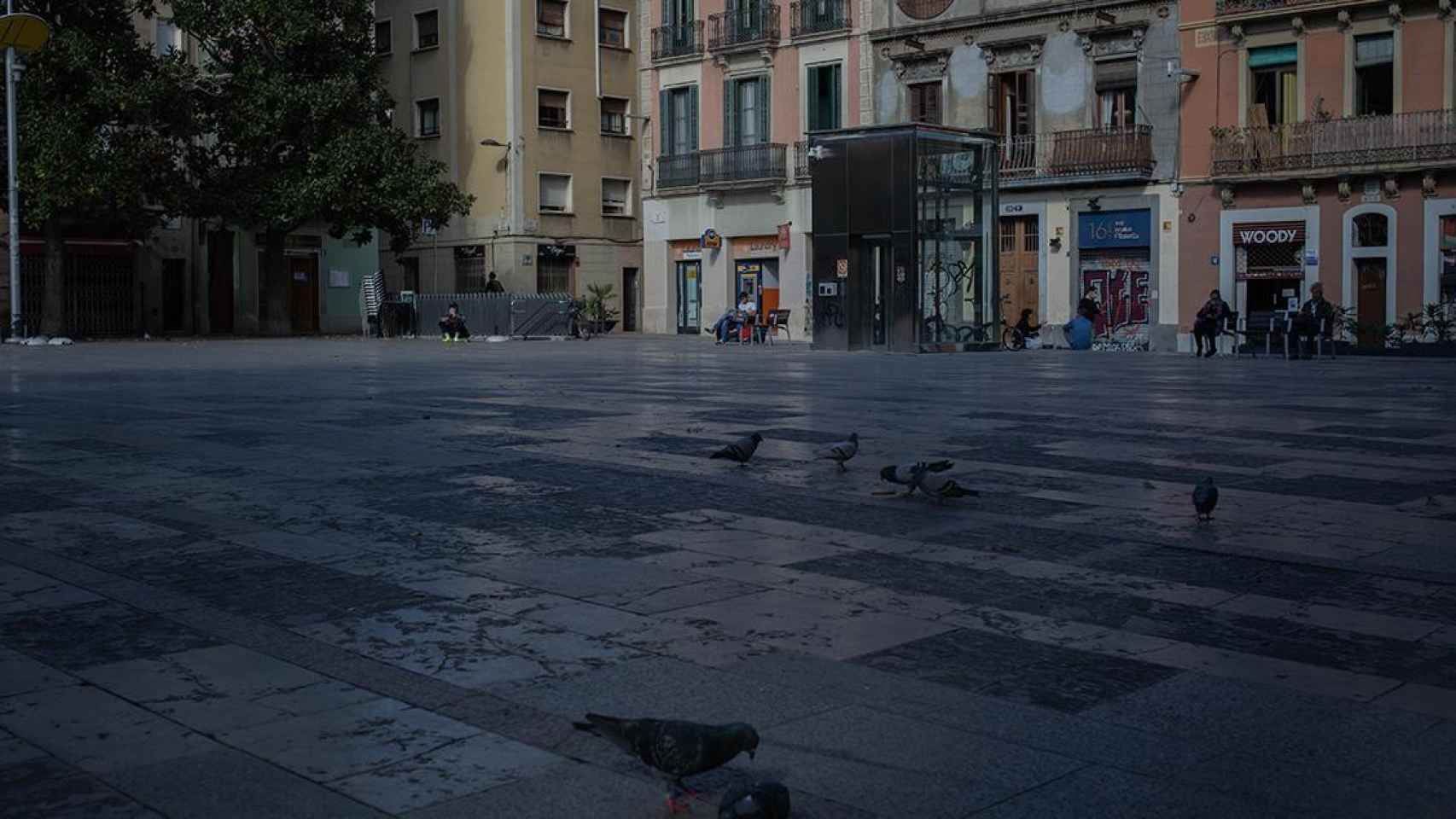 Una plaza de Barcelona casi vacía / EUROPA PRESS