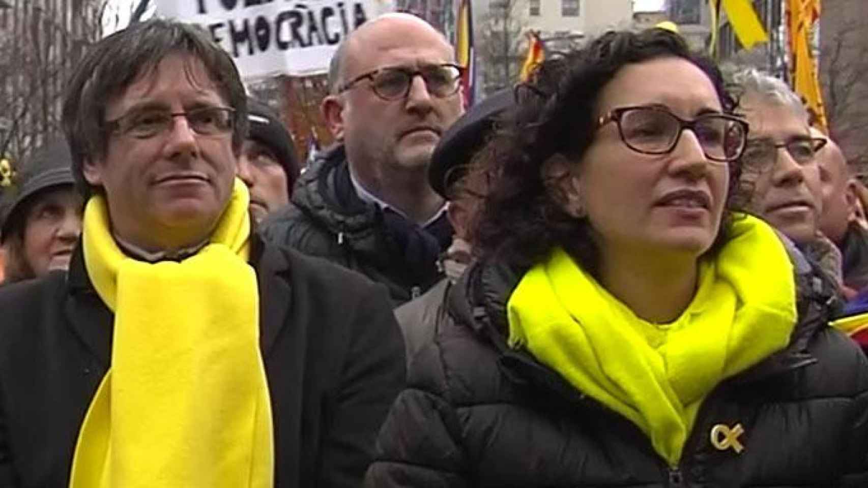 Carles Puigdemont y Marta Rovira, en una manifestación en Bruselas, avalan la unidad del independentismo / CG