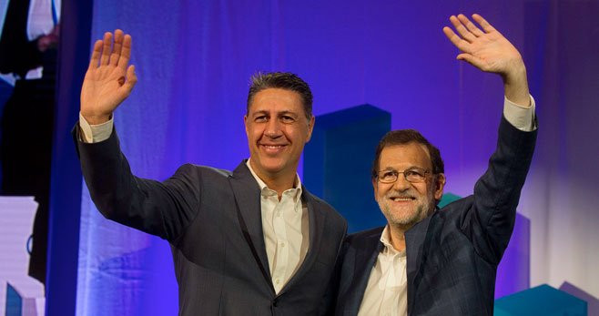 El presidente del Gobierno, Mariano Rajoy (d) y Xavier García Albiol (i) en el 14 congreso del PPC en Hospitalet del Llobregat (Barcelona) / PPC / David Mudarra