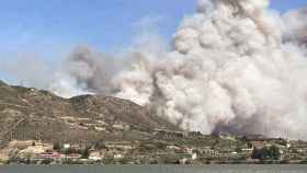 Incendio forestal entre Mequinenza y La Granja d'Escarp / BOMBEROS DE LA GENERALITAT