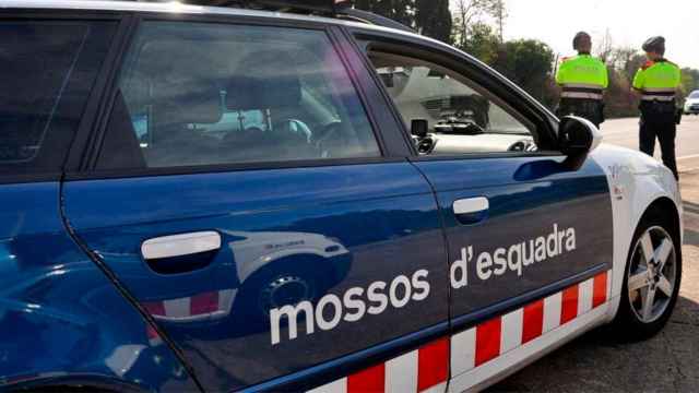 Fotografía de archivo de un control de los Mossos d'Esquadra en una carretera catalana / MOSSOS