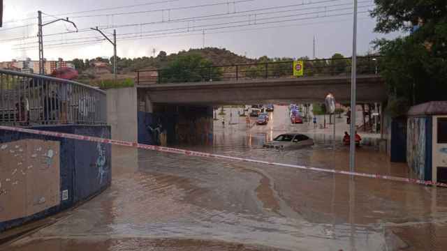 Las fuertes tormentas causas inundaciones en Molins de Rei (Baix Llobregat) / BOMBERS