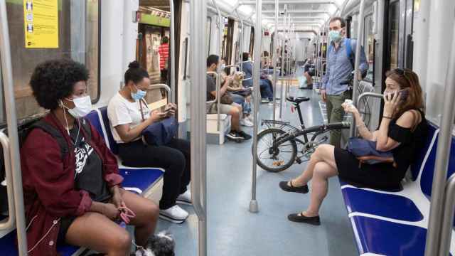 Un vagón del metro de Barcelona / EFE