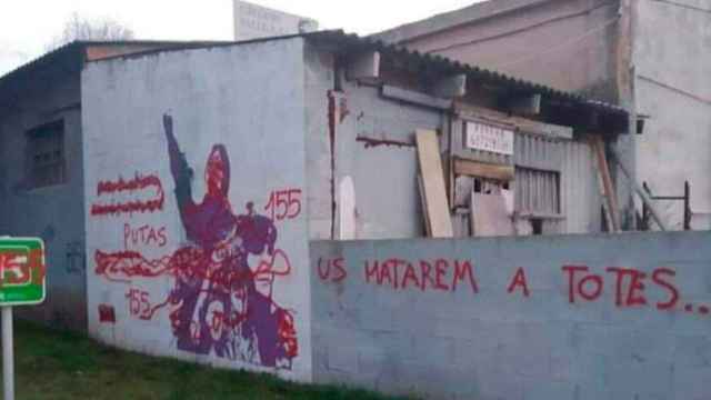 El mural feminista con la amenaza: Os mataremos a todas / @Endavant_VO