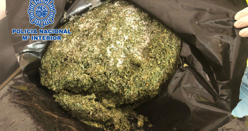 Uno de los sacos localizados en una plantación de marihuana / POLICIA