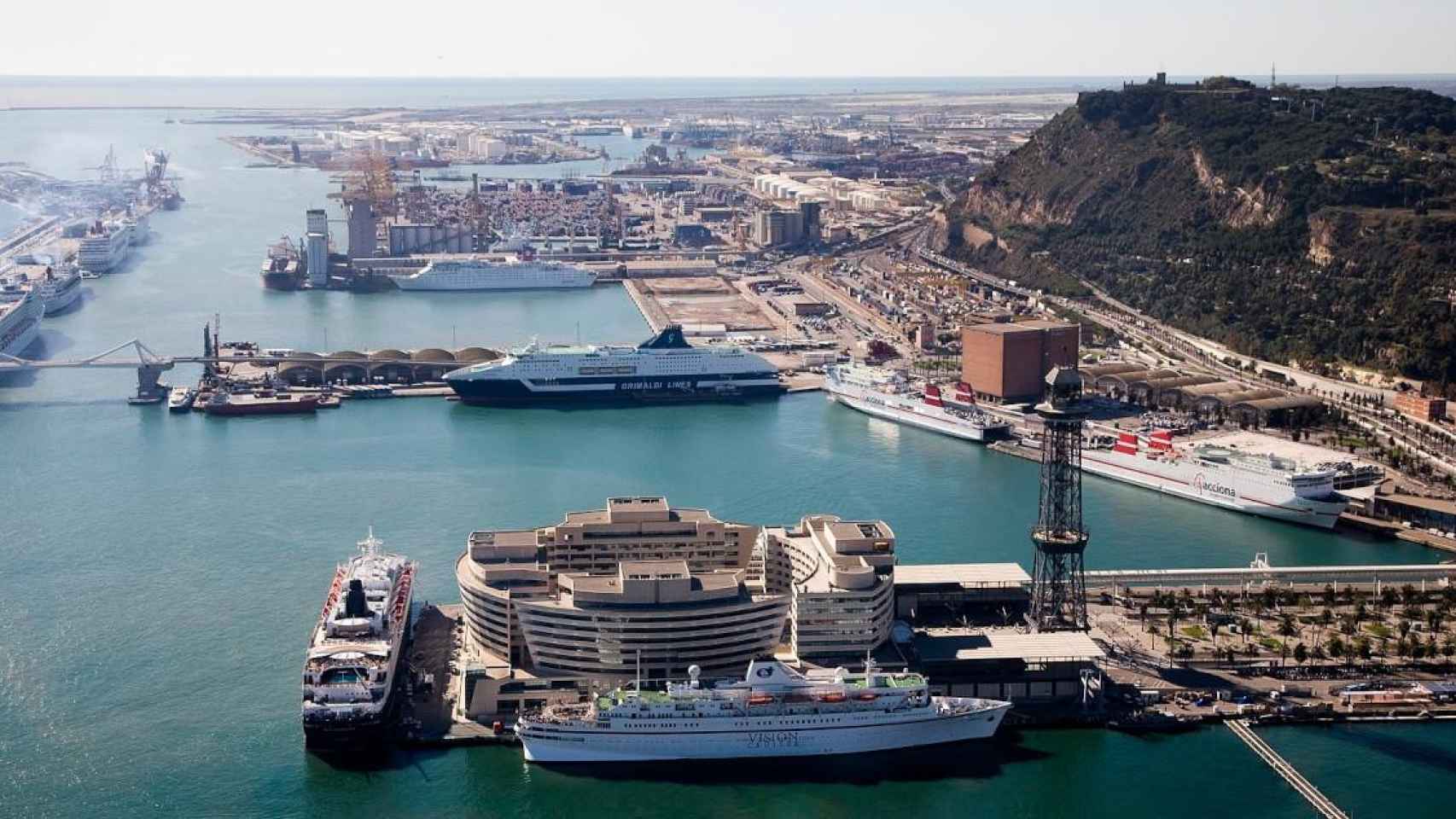 El Puerto de Barcelona, punto de llegada a España de algunas infraestructuras marítimas de internet / EP
