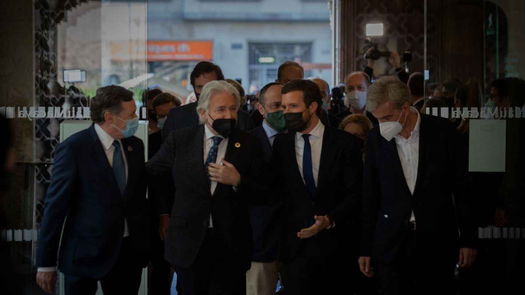 El presidente de Foment del Treball, Josep Sánchez Llibre y el presidente del PP, Pablo Casado coincidieron hace unas semanas en Barcelona en un debate sobre economía / EP