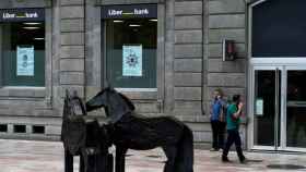 Liberbank, forzado por el BCE, sigue vendiendo activos a precio de ganga