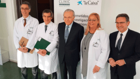 Isidre Fainé, presidente de la Fundación Bancaria 'la Caixa' (3d) y Josep Maria Campistol, director general del Hospital Clínic Barcelona (2i) / CG
