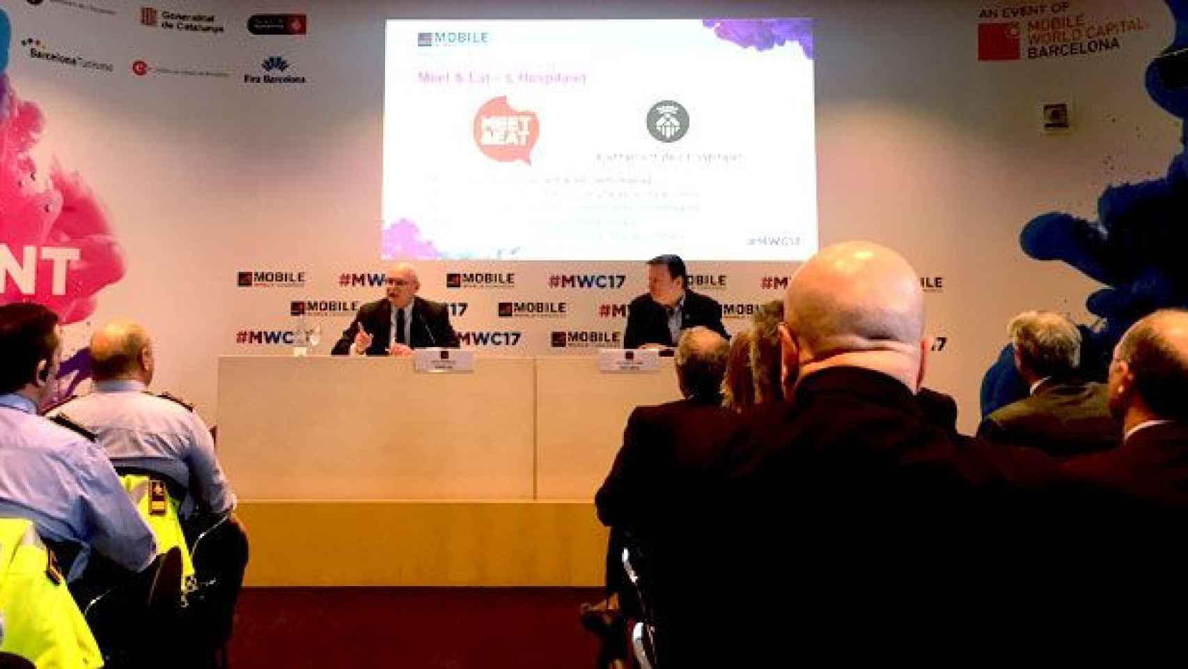 John Hoffman (i), consejero delegado de GSMA, y Michel O'Hara, responsable de márketing de la organización, en la presentación de la edición de 2017 del MWC en Barcelona / CG