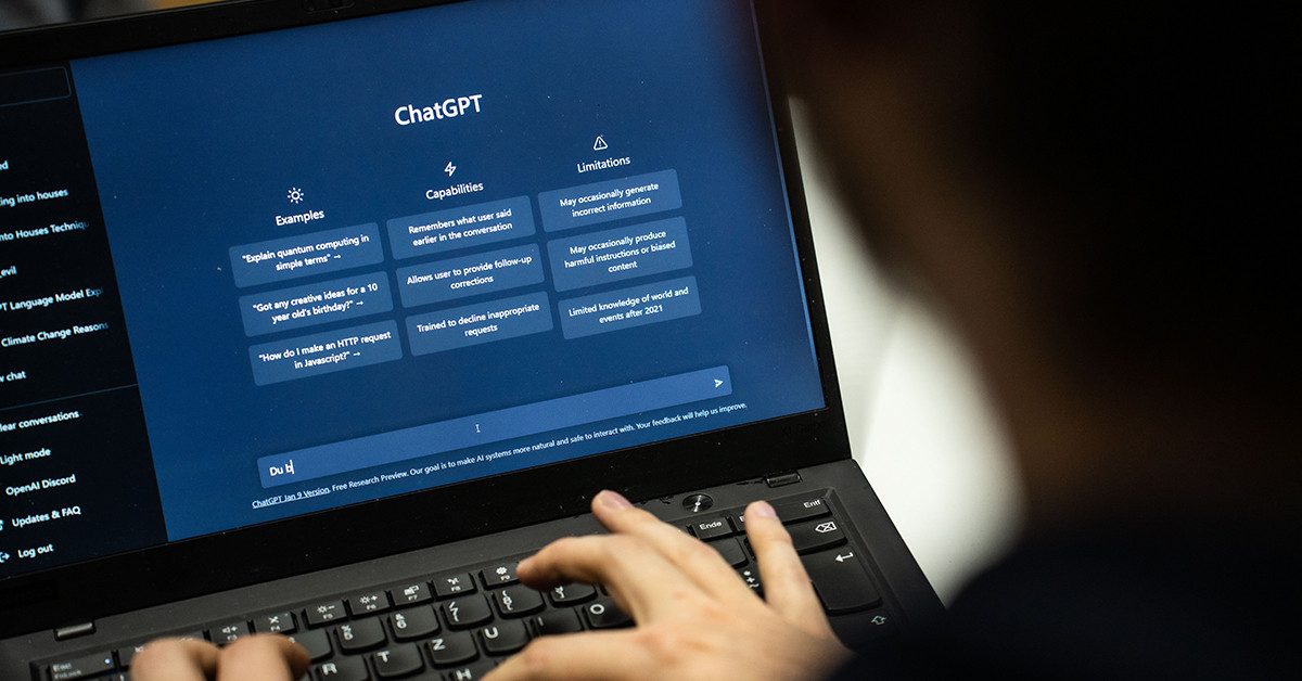 Un usuario utiliza ChatGPT, el 'chatbot' de Inteligencia Artificial de OpenAI / EUROPA PRESS