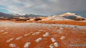 Desierto del Sáhara con nieve / KARIM BOUCHETATA