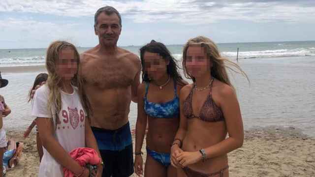 Toni Cantó rescata a tres jóvenes de ser ahogadas en una playa de Castellón / TWITTER