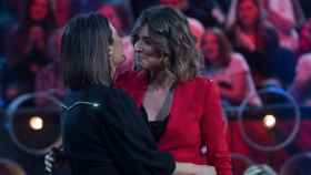 Sandra Barneda y Nagore Robles se besan en plena luz del día / AGENCIAS